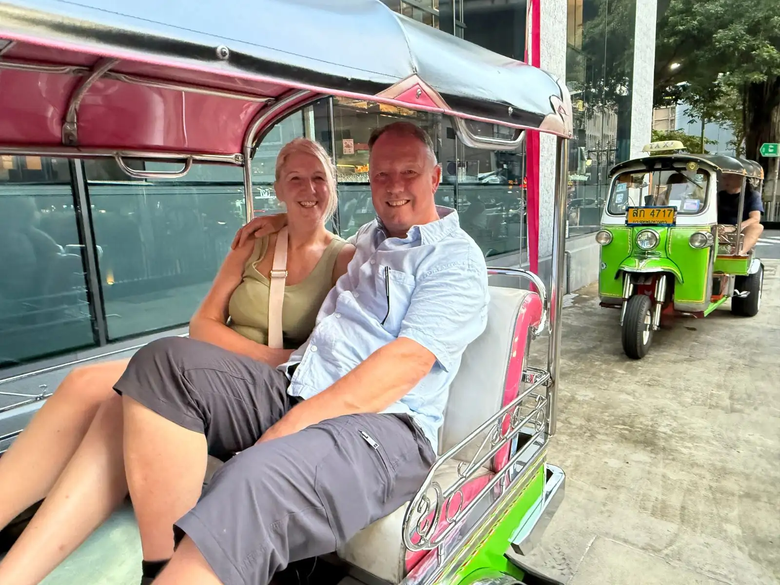 Unforgettable Private Bangkok Tuk Tuk Tour with Dinner